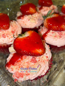 Deluxe Cupcake: Strawberry